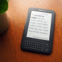 How to Make a Literary Clock from an Old Kindle (Video) Kindle Clock