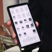 Onyx Releasing E Ink Phone with Android 9 and 8-Core CPU (Video) Onyx E Ink Phone